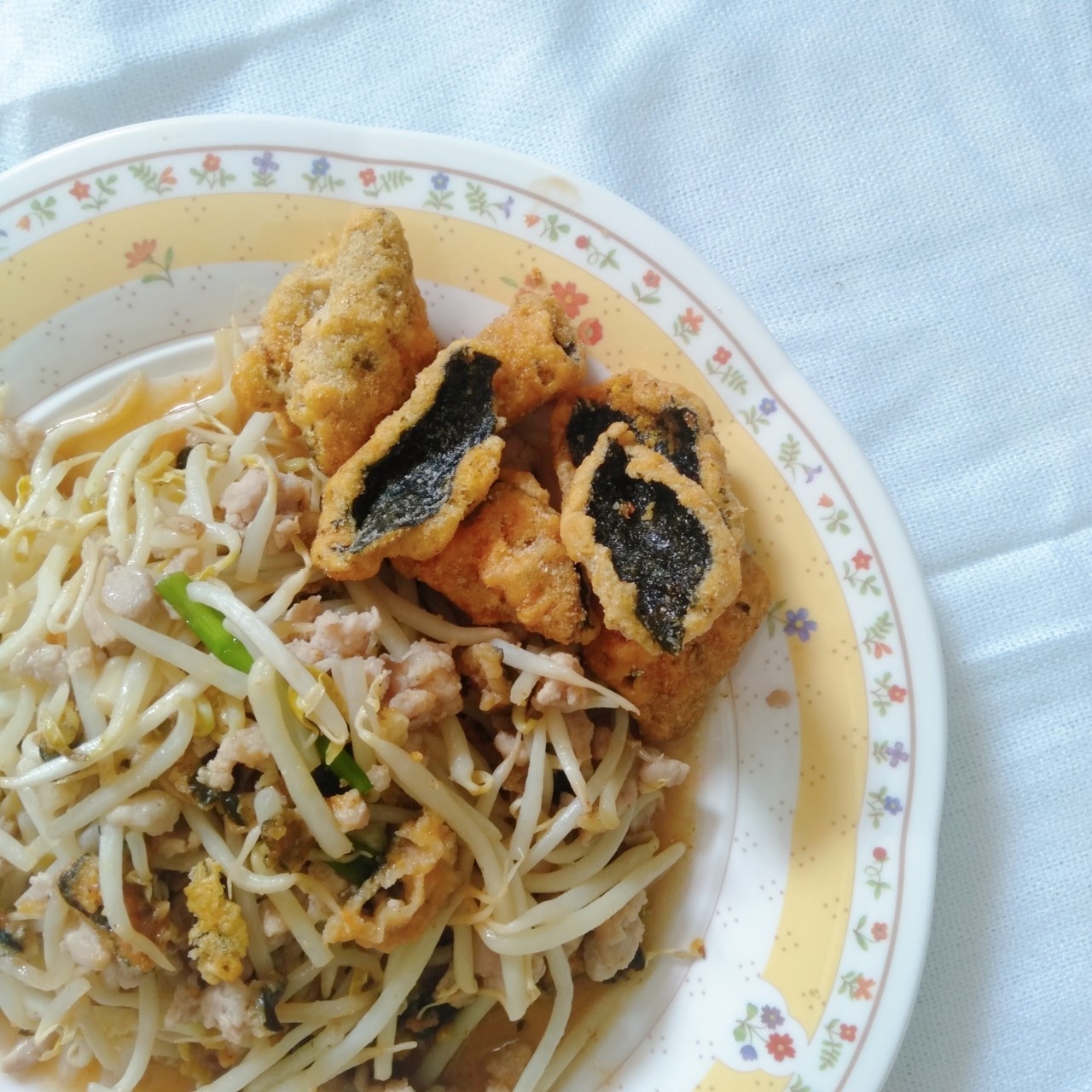 Stir Fried Minced Pork and Soy Bean Sprouts Taokaenoi Global